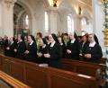Bild: wro
Beim Abschiedsgottesdienst in der Tirschenreuther Stadtpfarrkirche konnte man auch bekannte Gesichter von früher, wie zum Beispiel das von Schwester Noemi (hintere Reihe, rechts)  entdecken.