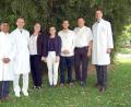 Bild: Lettner
Krankenhauskeime sind ein weltweites, gesundheitliches Problem. An deren Bekämpfung arbeiten sie zusammen (von links): Professor Dr. Hamid Hossain, Stephan Röckelein, Stefany Dürr, Anna Bach, Florian Lapp, Dr. Harald Hollnberger und Dr. Alexander von Meyer.