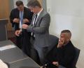 Bild: ahs
Xavier Naidoo und seine Anwälte vor dem Landgericht in Regensburg.
