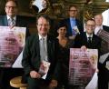 Bild: gf
Sie freuen sich schon auf die neunte Auflage Orgelkonzert-Reihe, die am Samstag, 30. Juni, um 12 Uhr in der Schulkirche startet (von links): Organisator Bernhard Müllers, Sponsor Dieter Paintner (Vorstand der Volks- und Raiffeisenbank), Barbara Cosima Frey (Kulturamt), Kulturreferent Wolfgang Dersch, Stadtpfarrer Thomas Helm von der Pfarrei St. Martin und Franz Meier, Vorsitzender des Orgelbauvereins.