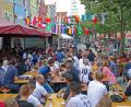 Bild: dob
Die wohl längste Fanmeile der Stadt: Hier fiebern die Fußball-Fans am Unteren Markt mit.
