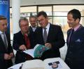 Bild: wro
Nach dem Eintrag ins „Goldene Buch“ der Marktgemeinde überreichte Bürgermeister Toni Dutz (Zweiter von links) an Staatsminister Franz Josef Pschierer (Zweiter  von rechts) ein Exemplar der Nordgautag-Festschrift. Mit im Bild (links) MdL Tobias Reiß  sowie (rechts) MdB Albert Rupprecht und Mitterteichs Bürgermeister Roland Grillmeier (Dritter  von rechts).