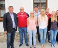 Bild: bjo
Der neugewählte Vorstand des Faschingskomitees mit Bürgermeister Peter Braun (links) und Präsident Manuel Wein (Zweiter von links).