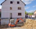 Bild: no
Dieses frühere Wohn- und Geschäftshaus soll nach seinem Umbau der Gemeinde Illschwang als Rathaus dienen. Über den Stand der Arbeiten informiert sich der Gemeinderat.