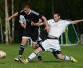 Bild: HAM, Autor [HAM] (HANS.MARK1@GMX.DE)
Auch wenn’s mitunter knackige Zweikämpfe gab, waren sie erfolgreich: Der FC OVI-Teunz um Manuel Löffelmann (links) stieg in die Bezirksliga auf, und die Sportfreunde Weidenthal (im Bild Alexander Kirchberger) waren das fairste Team der Kreisliga West.