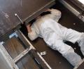 Bild: Polizei Waidhaus
In diesem doppelten Boden sollen die Angeklagten 37 Personen nach Deutschland geschleust haben.