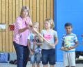 Bild: Mayer, Doris [MYD]
Blockflötenlehrerin Susi Krapf (li) erklärte den Aufbau von Flöten sowie die Besonderheiten der verschiedenen Größen.
