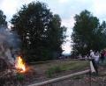 Bild: gi
Das Johannisfeuer wurde heuer von der Feuerwehr Heumaden auf den „Hohen Trift“ über Heumaden bei lauschigem Sommernachtswetter entzündet. Das Feuer  leuchtet weit ins Land hinein.