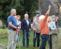 Bild: tu
Das Bild zeigt die Teilnehmer an der OWV-Marterlwanderung mit dem Marterlexperten Konrad Zeitler (rechts).