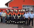 Bild: gi
Die neue Löschgruppe der Feuerwehr Heumaden nach bestandener Prüfung der Leistungsstufen 2, 3, 4 und 6. Kreisbrandinspektor Martin Weig, Vorsitzender Michael Bauer und zweiter Kommandant Hans-Peter Müller (von rechts) sowie Kommandant Johannes Hoch, Kreisbrandmeister Thomas Kleber und zweiter Bürgermeister Fritz Steinhilber (von links) gratulierten.