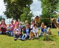 Bild: ü
Die Mutter-Kind-Gruppe besucht die Alpakas in Höflas.