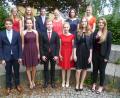 Bild: (usc)
Sie freuen sich über ihr Einser-Abitur (vorne von links): Tobias Konrad (1,0), Natalie Reindl (1,1), Christian Wender (1,1), Sarah-Marie Rhode (1,2), Luisa Schwab (1,2) und Lea Forster (1,3). Hinten von links: Luisa Mertel (1,3), Theresa Weinfurtner (1,3), Elias Berschneider (1,4), Hanna Schöpf (1,4), Sandra Weiß (1,4) und Annika Singer (1,5).
