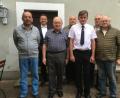 Bild: sl
Vorsitzender Reinhard Bruckner (Dritter von rechts) wird für die nächsten zwei Jahre von seinem bewährten Team unterstützt (von links) Josef Kraus, Anton Kappl, Gerhard Scharff, Gerhard Kammerer, Josef Winter (junior) und Hans Winter.