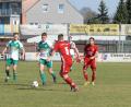 Bild: Gebert, Rudolf
Mitterteichs Simon Hecht (Zweiter von links, Szene aus dem Spiel gegen den TSV Buch) hatte die große Chance zur Führung auf dem Fuß, doch der junge Offensivmann scheiterte frei vor dem Lichtenfelser Keeper. Im zweiten Durchgang verursachte Mauricio Göhlert (links) einen Strafstoß, der den SV auf die Verliererstraße brachte.