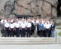 Bild: exb
54 Polizeiführungskräfte aus der ganzen Oberpfalz beim gemeinsamen Foto vor der Burg Falkenstein; vorderste Reihe 5. von links: Polizeipräsident Gerold Mahlmeister, rechts daneben sein Vertreter, Leitender Polizeidirektor Thomas Schöniger.
