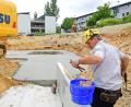Bild: Hartl, Petra [HTL] (PETRA.HARTL@oberpfalzmedien.de)
Die tiefe Baugrube  verschwindet Stück für Stück. In wenigen Wochen beginnen hier die Hochbauarbeiten für das neue Parkhaus.