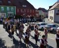 Bild: gi
Der Kirchenzug der Vereine zum Patrozinium der Moosbacher Pfarrkirche St. Peter und Paul wurde von den Moosbacher Musikanten angeführt. Die Gemeinde- und Kirchenräte sowie der Pfarrgemeinderat reihten sich mit ein.