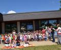 Bild: gi
Die Kindergartenkinder mit ihren Erzieherinnen blickten mit dem Lied auf das Heimatfest zurück.  Bild: gi