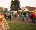 Bild: R. Kreuzer
Lichterloh brennt der Holzstapel bei der DJK Weiden, nachdem ihn die Kinder mit ihren Fackeln entzündet haben.
