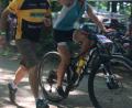Bild: lhc
Immer guter Laune: Christa Englhard wurde nach 26 Runden je 7 Kilometer Zweite beim 12-Stunden-Mountainbikerennen in Schnaittach. Ihr Ehemann Karl-Heinz motivierte und betreute sie bestens vom Streckenrand.