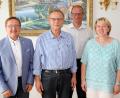 Bild: njn
Sein 25-jähriges Dienstjubiläum kann Alexander Donenko (zweiter von links) feiern. Mit auf dem Bild (von links) Bürgermeister Hans Donko, Amtsrat Hubert Wojtenek und Personalratsvorsitzende Petra Dietl.