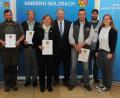 Bild: Christine Hollederer
Lisa Schön, Christian Beichl, Reiner Thanner, Elisabeth Pirker, Landrat Richard Reisinger, Wolfgang Hirsch, Johannes Pirner und Judith Luber (von links).