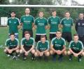 Bild: she
Die Neuzugänge des FC Wernberg mit den Verantwortlichen: (hinten von links) Manuel Winkler (Trainer FC II), Max Kurzwart, Andreas Lang, Bastian Hübner, Matthias Dietl, Trainer Christian Most, (vorne von links) Sebastian Zahner, Michael Schlosser, Stefan Kehr, Lukas Preißer und Sebastian Preißer. Es fehlen Moritz Wich und Simon Eisenbeiß.