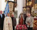 Bild: rha
Langjährige Sodalen werden beim Festkonvent der MMC in Vilseck geehrt (von links): Bannerträger Martin Koller, Präfekt Michael Koller, Zentralpräses Markus Brunner, Josef Lehner, Michael Seegerer und Heinz Probst.