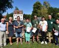 Bild: Gradl, Renate [RGR]
Roswitha Hößl (Vierte von links) wurde Fischerkönigin und Sascha Melchert (Vierter von rechts). Zweite Bürgermeisterin und Schirmherrin Anita Stauber (Zweite von links) gratulierte zum Königstitel.