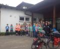 Bild: exb
Die 4. Klasse der Grundschule Konnersreuth zusammen mit den Radlern aus Berlin.
