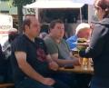 Bild: jsa
Die Besucher beim Fischerfest lassen es sich schmecken. Die Fischspezialitäten sind so begehrt, dass sich an den Verkaufsständen lange Schlangen bilden.