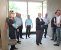 Bild: lma
Der CSU-Ortsverband hat sich auf der Baustelle der neuen Kinderkrippe in Ensdorf umgesehen. Die Besucher freuen sich über die hellen und  Licht durchfluteten Räume.