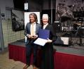 Bild: Ernst Sieber
Ernst Sieber ernennt Schwester Lioba Endres zum „Paul Harris Fellow“.