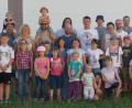 Bild: dob
Die Mädchen und Buben haben bei der Wanderung mit ihren Vätern einen Riesenspaß. Am Ziel kommen auch die Mütter dazu. Kindergartenleiterin Birgit Zant (Mitte) und Annemarie Schwägerl (links) begleiteten die Truppe.