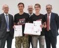 Bild: dob
Adrian Walbrunn und Lukas Weig von der Vohenstraußer Realschulklasse 10a (vorne, von links) errangen in der Kategorie "Farbchecker 2.0" den bayerischen Meistertitel für Robotik.