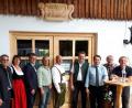 Bild: exb
Viele Ehrengäste begleiteten die Einweihung der neuen WBV-Büroräume: (von links) Waldwart Hans Walbrun, Forstdirektor Alwin Kleber, stellvertretender Geschäftsführer Matthias Zäch, Bürgermeister Ludwig Prögler, Büroassistentin Birgit Vogl, Bürgermeister Martin Birner, Josef Liegl (Forstwirtschaftliche Vereinigung Oberpfalz), Geschäftsführer Alfons Vogl, WBV-Vorsitzender Martin Prey, Josef Ziegler (Waldbesitzerverband), WBV-Berater Alois Nißl, Förster Fritz Reichert.