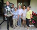 Bild: ubb
Dritter Bürgermeister Norbert Schuller (links) gratulierte dem Ehepaar Margot und Alfons Bauer (Mitte). Glückwünsche kamen auch von Schwiegersohn Peter Swandulla (Zweiter von links) sowie den Töchtern Christa Fürst und Ingrid Swandulla (von rechts) zur Diamanthochzeit.