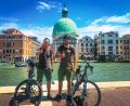 Bild: exb
Nach knapp 600 Kilometern mit dem Fahrrad haben die beiden OTH-Studenten Felix Zuppe (links) und Filip Hofmann das Reiseziel Venedig erreicht.