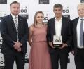 Bild: exb
Die „TOP 100“-Preisverleihung fand in Ludwigsburg statt. Im Bild (von links) H. Linhart, regionaler Serviceleiter Stuttgart, Fr. Ring, Technische Service-Organisation, Mentor H. Yogeshwar und Robert Eibl, Geschäftsführer der MMM.