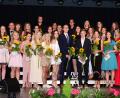 Bild: Köppel
Für alle Schüler mit einem Notendurchschnitt bis einschließlich 1,9 gab es eine Sonnenblume und wertvolle Geschenke. Zu dem großartigen Ergebnis der Gruppe I gratulierten (von rechts) stellvertretender Schulleiter Jürgen Gleixner, zweiter Fördervereinsvorsitzender Roland Nitsche und Schulleiterin Gabriele Dill.