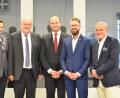 Bild: exb
Zu Einweihungsfeier reiste auch der bayerische Finanzminister Albert Füracker (Dritter von links) an. Bei den Feierlichkeiten mit dabei waren auch (im Bild von links) CSU-Kreisvorsitzender Stephan Oetzinger, Bezirkstagsvizepräsident Lothar Höher, BAM-Geschäftsführer Marco Bauer und Oberbürgermeister Kurt Seggewiß.