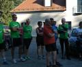 Bild: abu
Matthias Haberberger (von links), Matthias Mägler, Sandra Mandanici und Christine Kneißl lauschen der Trainierin, welche Route am heutigen Trainingstag absolviert wird.
