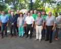 Bild: gz
Beim Sommerfest der Siedlergemeinschaft danken die Verantwortlichen Kassenprüfer Egbert Kohl (Sechster von links) und Ehrenmitglied Siegmund Witzlau (Fünfter von links) für 30 Jahre Mitgliedschaft.