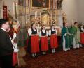 Bild: WRO
Den Gottesdienst in der Pfarrkirche St. Michael gestalteten Weihbischof Reinhard Pappenberger und Pfarrer Maximilian Roeb (3. von rechts) gemeinsam.