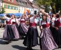 Bild: le
Das Straßenfest der Raiffeisenbank Floß/Flossenbürg ist ein Höhepunkt im Jubiläumsjahr.