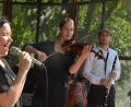 Bild: Kunz
Das "Salon Ensemble Csardasparadies" unterhielt nicht nur mit Musik, sondern manchmal auch mit Gesang.