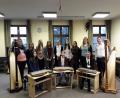Bild: exb
Auf dem Bild, sind Schülerinnen der Harfen-, Zither- und Hackbrettklasse mit Ihren Lehrerinnen Franziska Knott, Regina Frank und Musikschulleiter Tobias Böhm. In diesen Fächern sind auch noch freie Plätze.