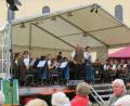 Bild: EXB
Das Große Blasorchester bei der Sommerserenade 2017, Sänger: Dirigent Josef Lobenhofer mit Frau Marita Lobenhofer