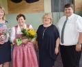 Bild: no
Sieglinde Hufnagel (Zweite von links) wird von Rektorin Renate Sekura (Zweite von rechts), der Schulverbandsvorsitzenden Brigitte Bachmann und dem Illschwanger Bürgermeister Dieter Dehling verabschiedet.