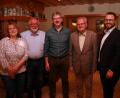Bild: wro
Für ihre Treue zur Orts-CSU wurden Robert Bauer und Gerhard Pöschl (3. bzw. 4. von links ausgezeichnet. Es gratulierten Vorsitzender Matthias Grundler (rechts) und Bürgermeister Herbert Bauer (2. von links). Neumitglied Brigitte Bauernfeind (links) schloss sich den Glückwünschen an.